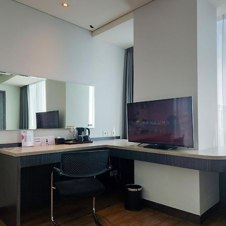 ลูมิเนอร์ โฮเทล เจมูร์ซารี Hotel สุราบายา ภายนอก รูปภาพ
