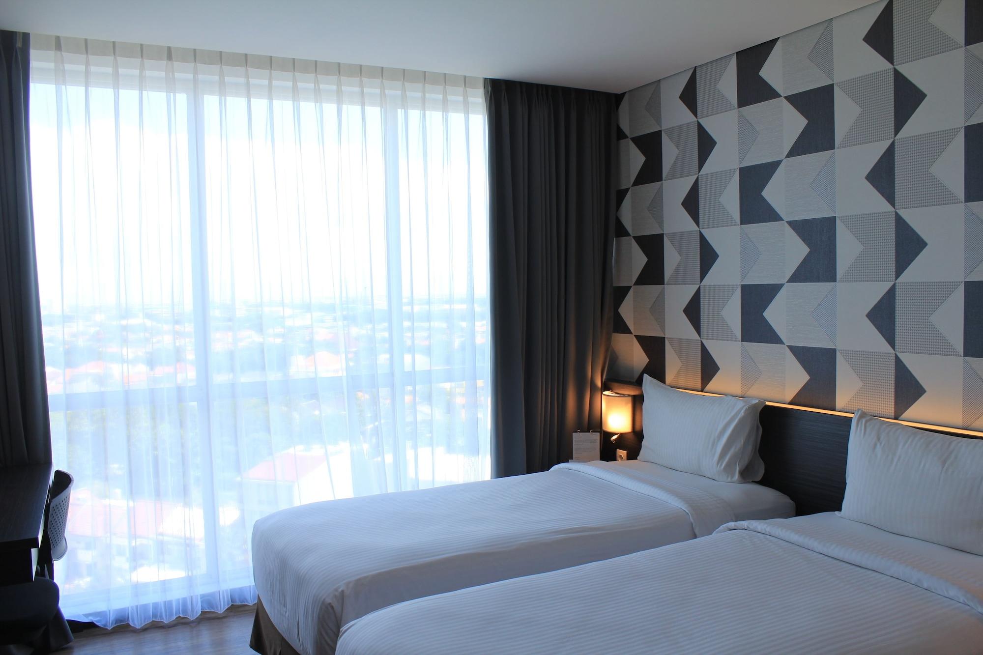ลูมิเนอร์ โฮเทล เจมูร์ซารี Hotel สุราบายา ภายนอก รูปภาพ