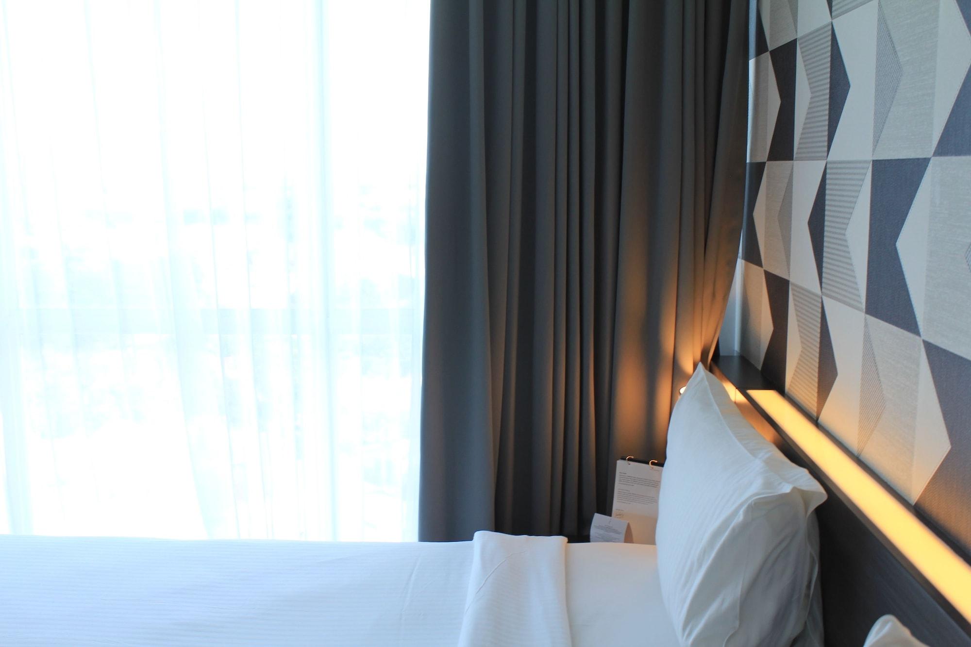 ลูมิเนอร์ โฮเทล เจมูร์ซารี Hotel สุราบายา ภายนอก รูปภาพ