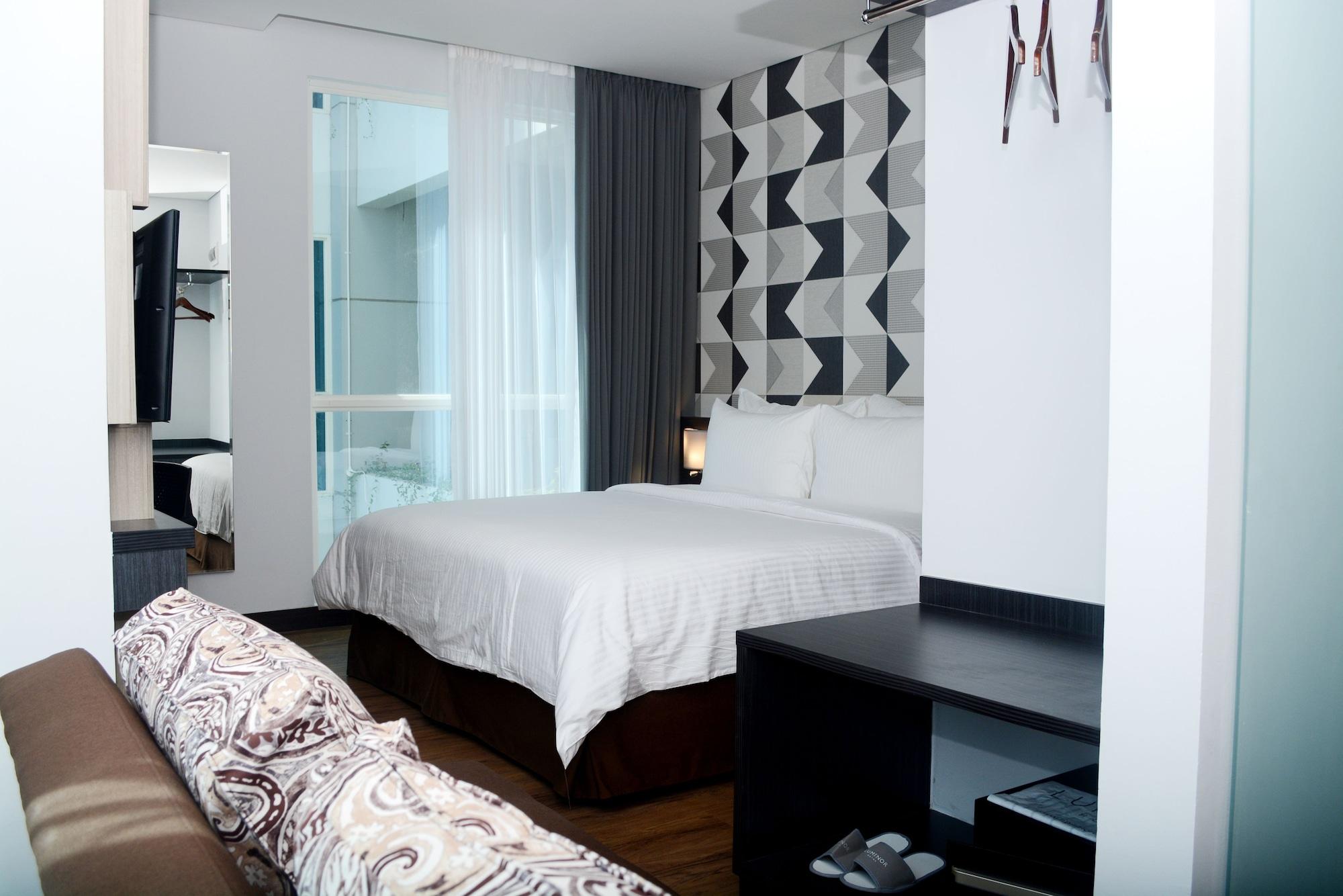 ลูมิเนอร์ โฮเทล เจมูร์ซารี Hotel สุราบายา ภายนอก รูปภาพ