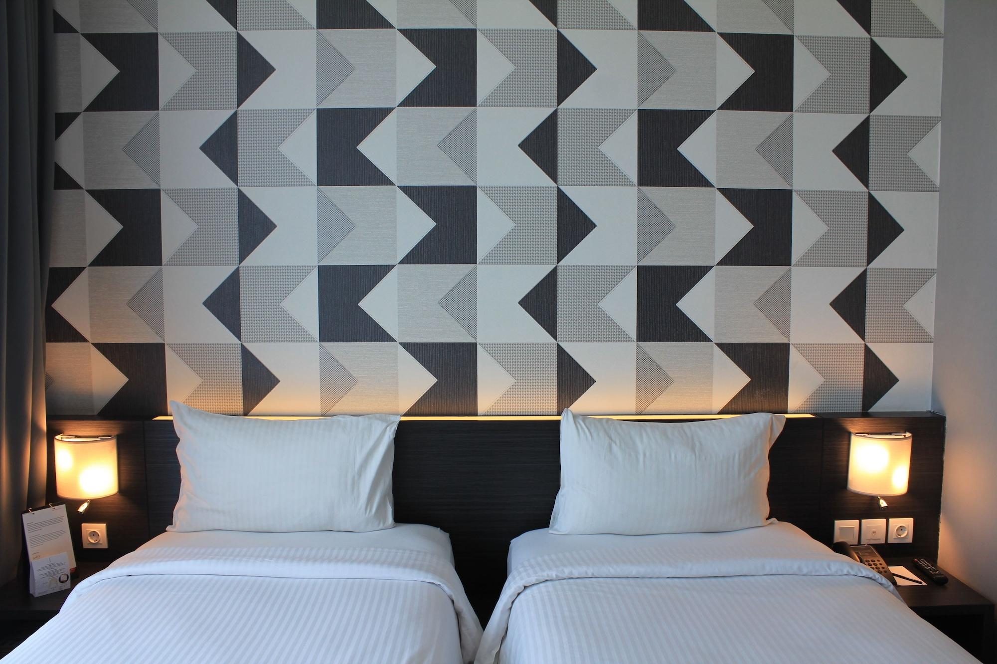 ลูมิเนอร์ โฮเทล เจมูร์ซารี Hotel สุราบายา ภายนอก รูปภาพ