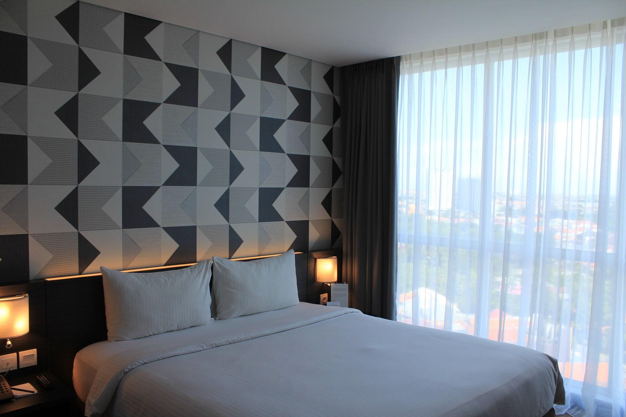ลูมิเนอร์ โฮเทล เจมูร์ซารี Hotel สุราบายา ภายนอก รูปภาพ