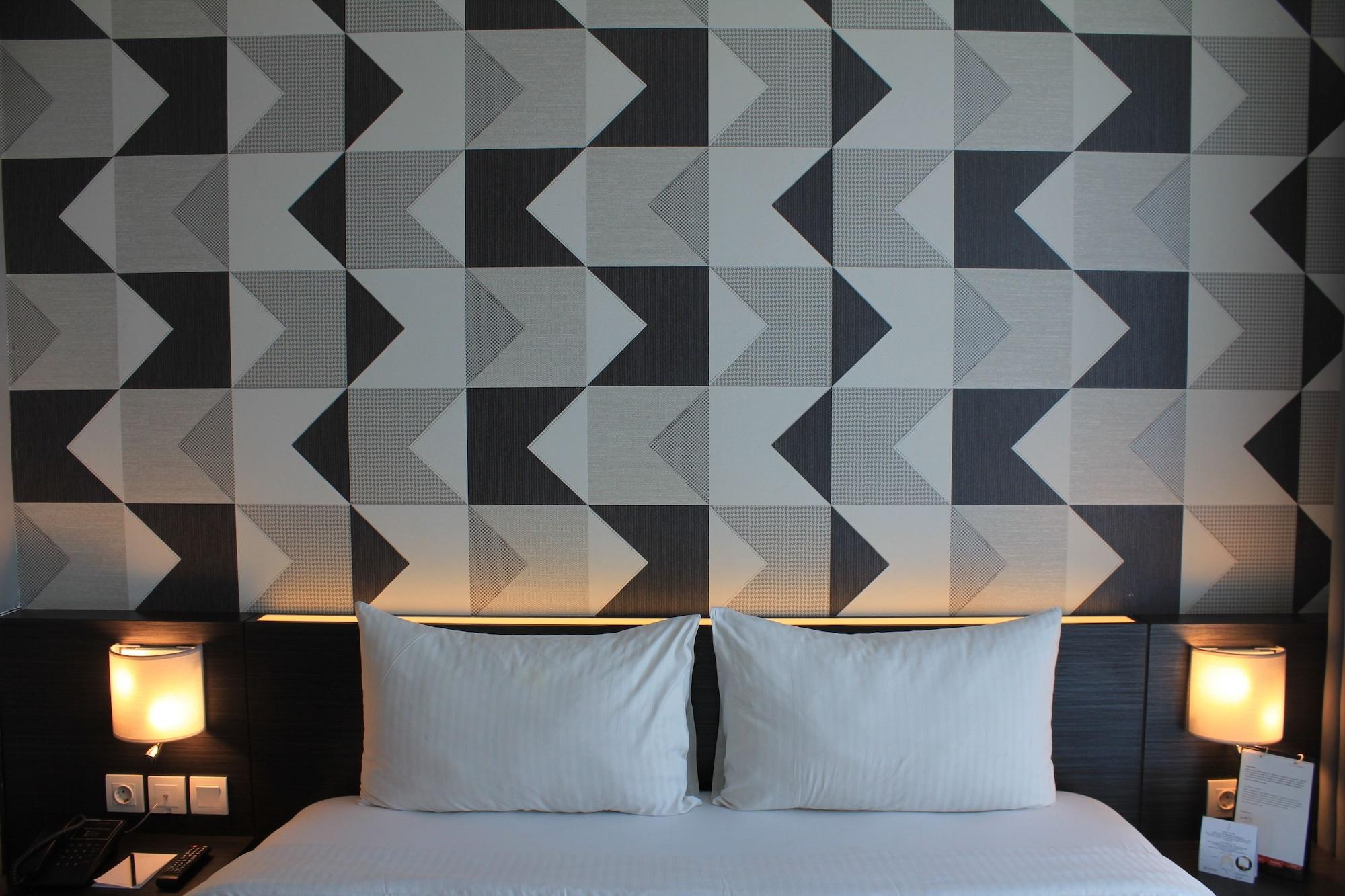 ลูมิเนอร์ โฮเทล เจมูร์ซารี Hotel สุราบายา ภายนอก รูปภาพ