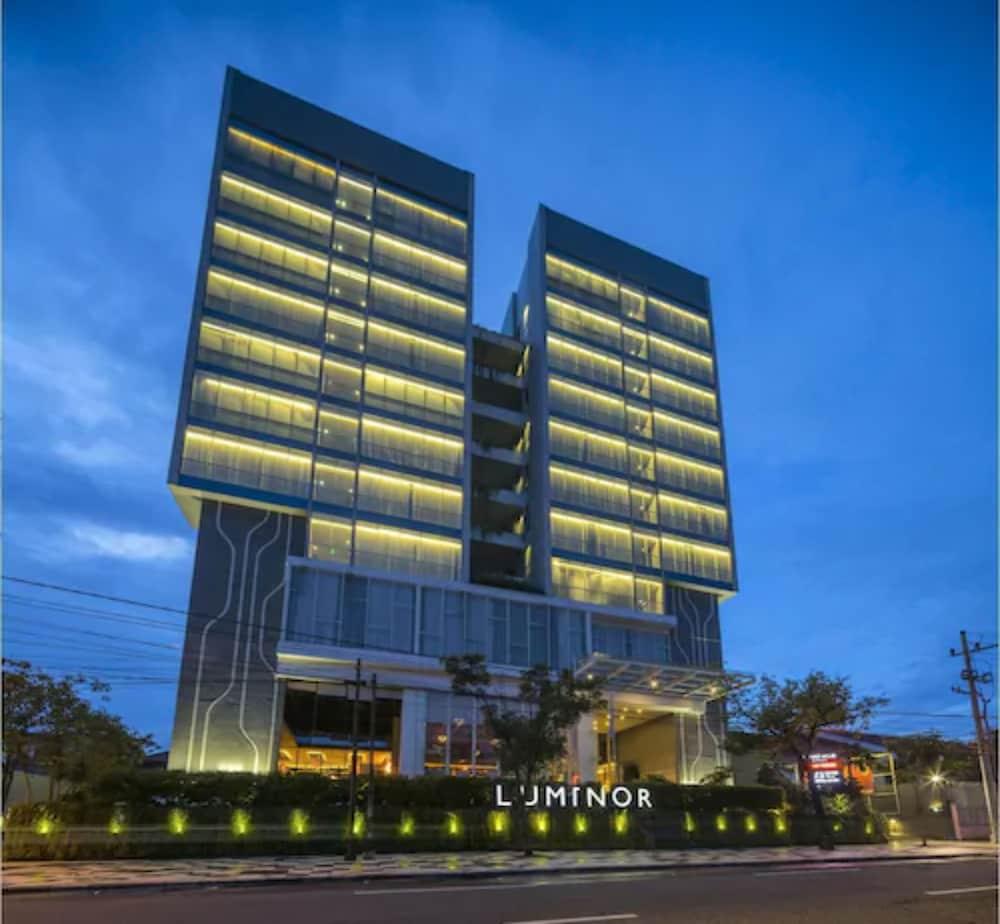 ลูมิเนอร์ โฮเทล เจมูร์ซารี Hotel สุราบายา ภายนอก รูปภาพ