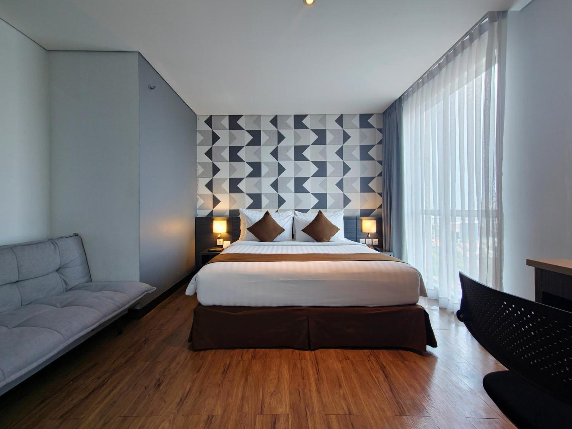 ลูมิเนอร์ โฮเทล เจมูร์ซารี Hotel สุราบายา ภายนอก รูปภาพ