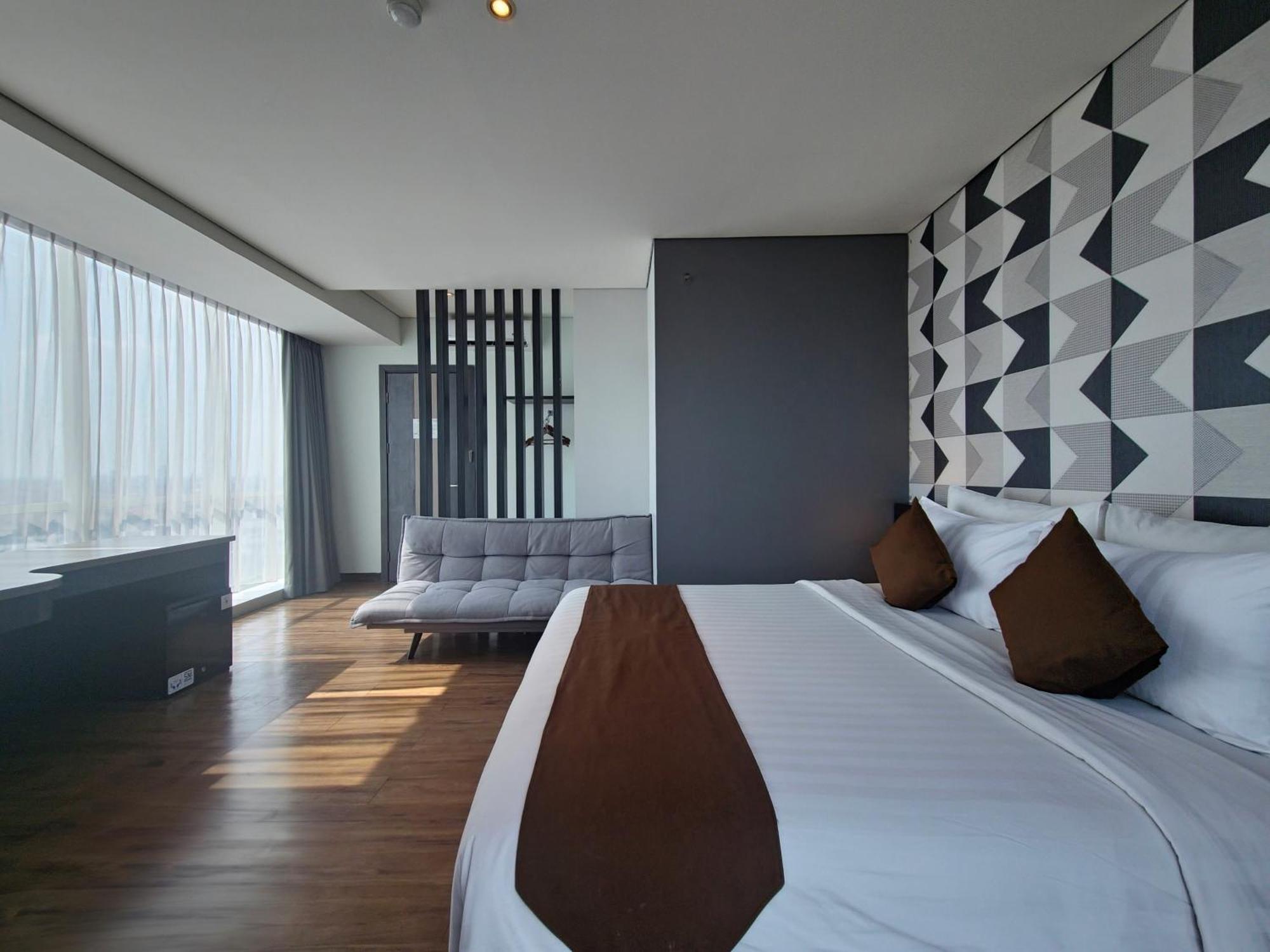 ลูมิเนอร์ โฮเทล เจมูร์ซารี Hotel สุราบายา ภายนอก รูปภาพ
