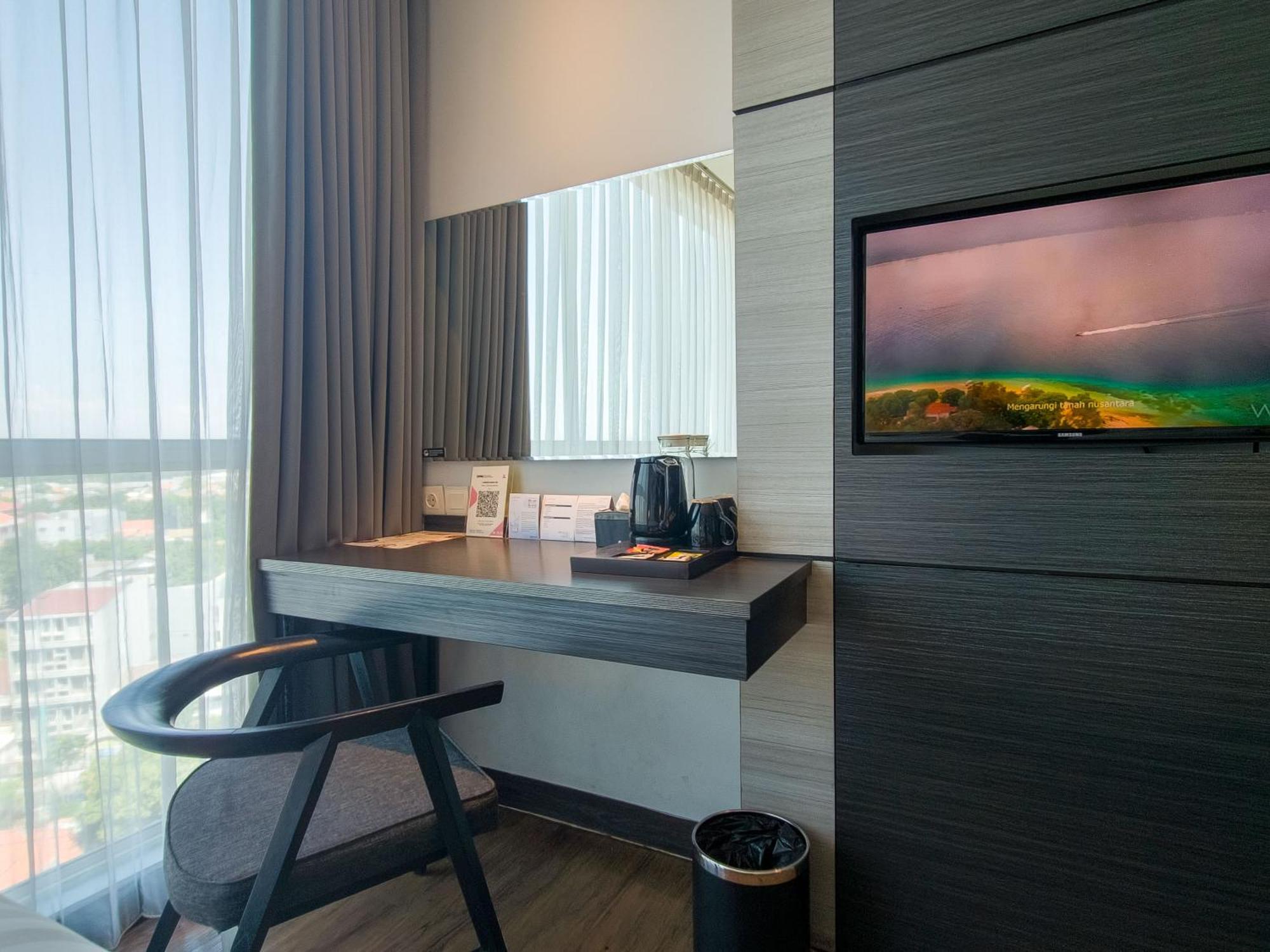 ลูมิเนอร์ โฮเทล เจมูร์ซารี Hotel สุราบายา ภายนอก รูปภาพ