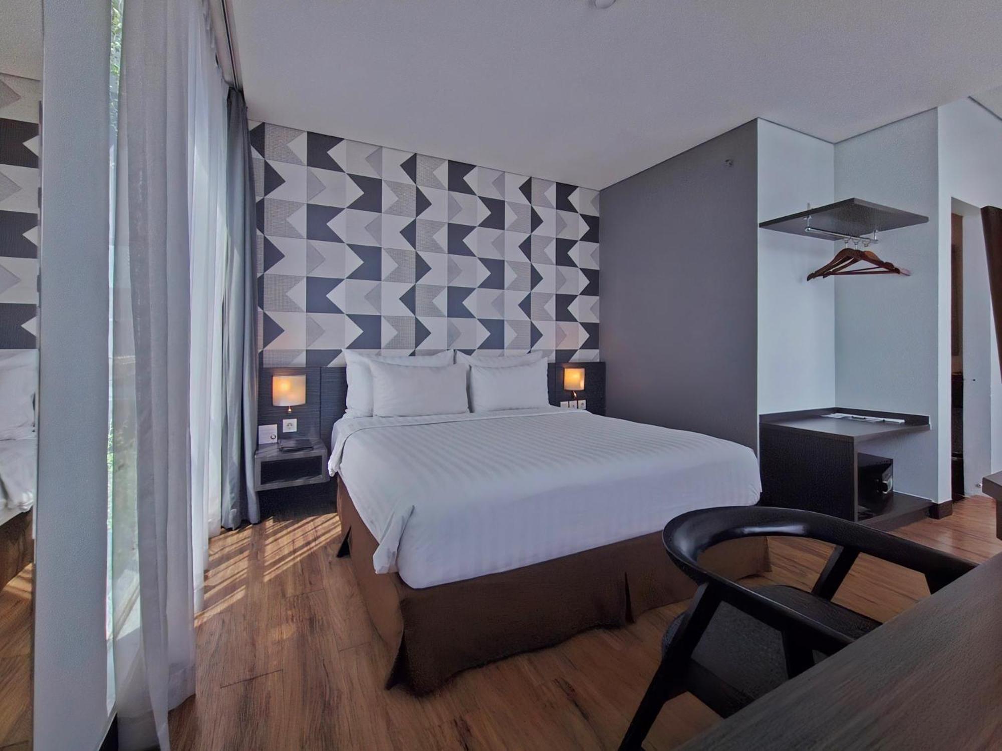 ลูมิเนอร์ โฮเทล เจมูร์ซารี Hotel สุราบายา ภายนอก รูปภาพ