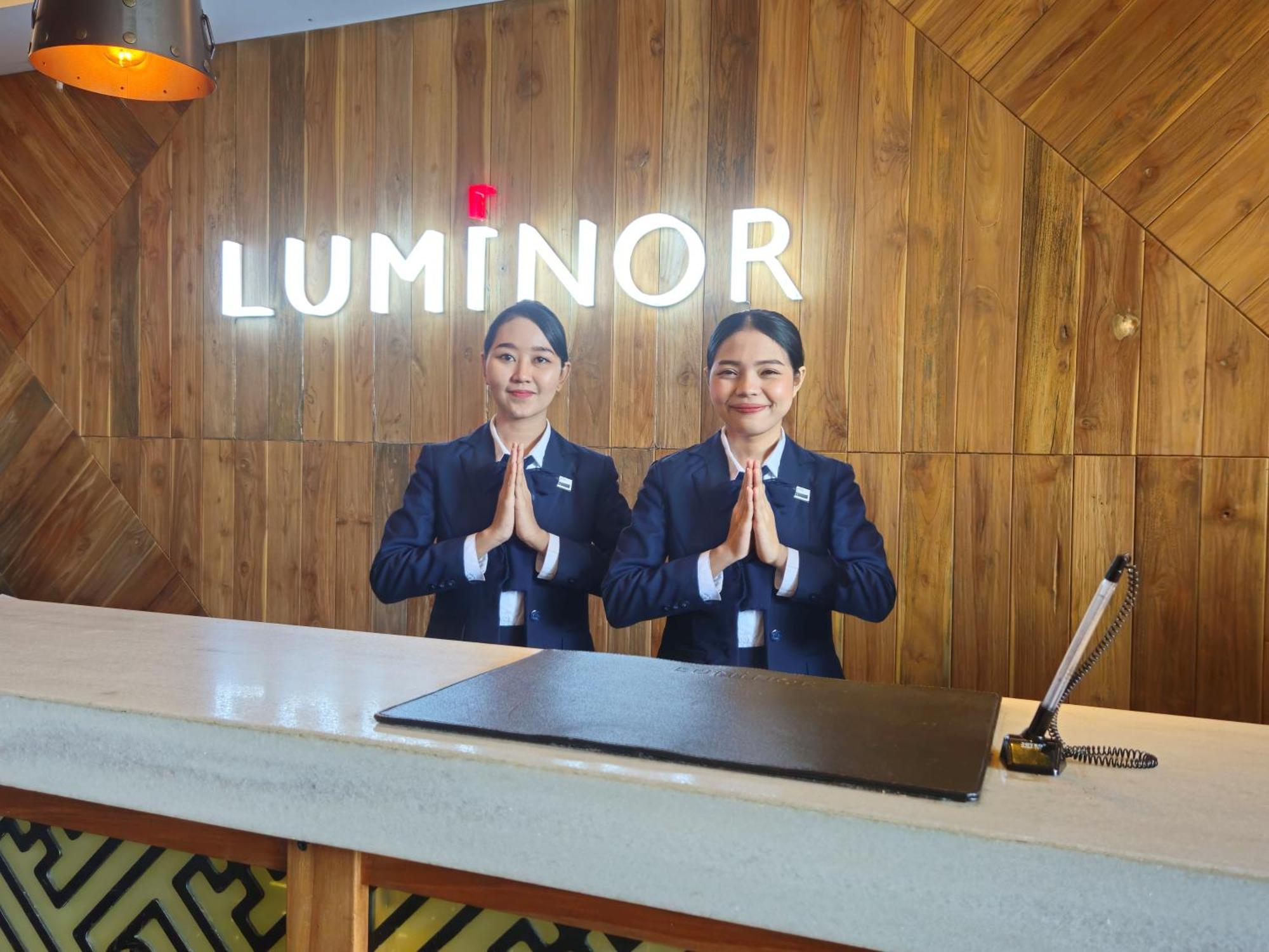 ลูมิเนอร์ โฮเทล เจมูร์ซารี Hotel สุราบายา ภายนอก รูปภาพ