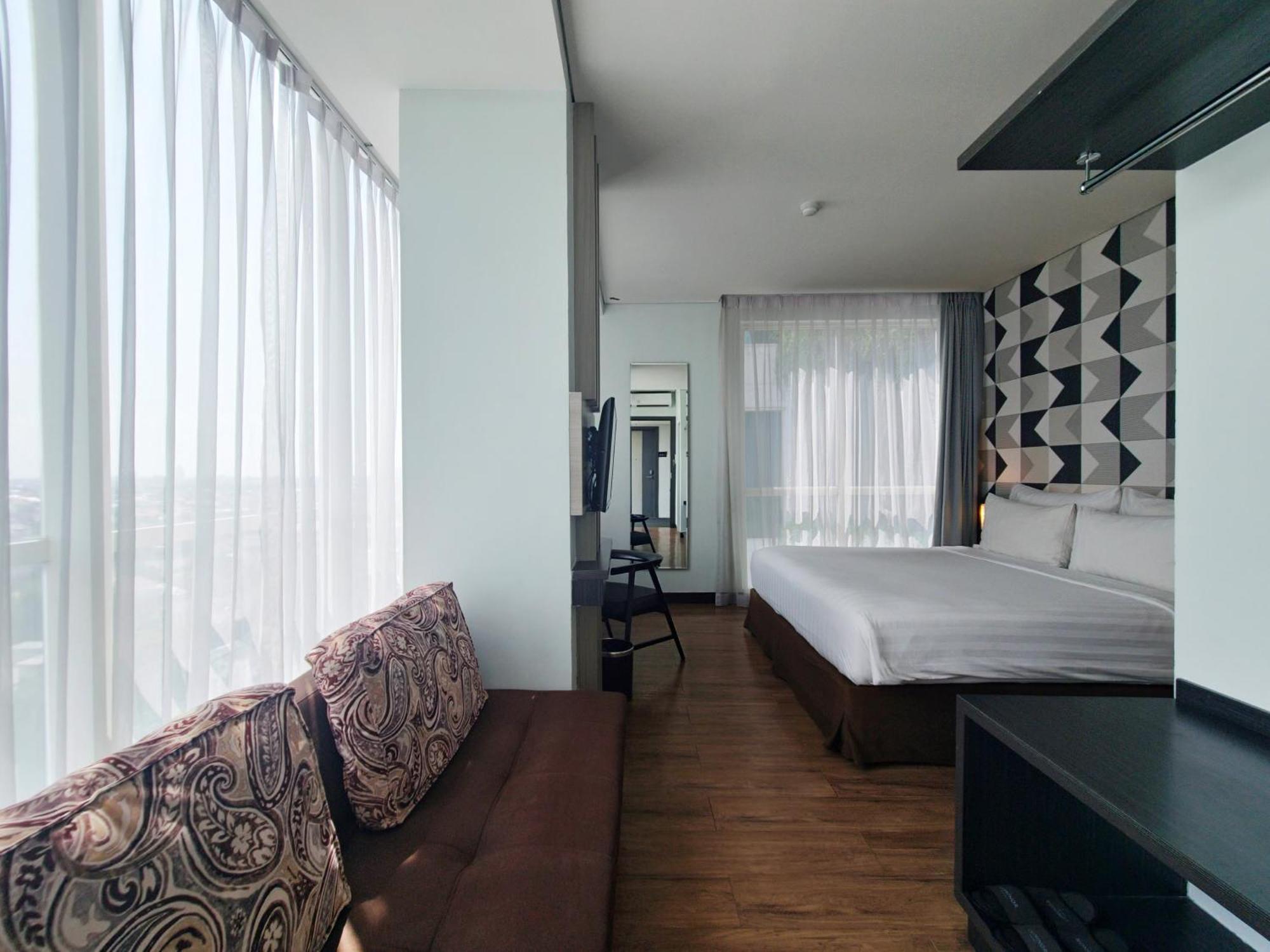 ลูมิเนอร์ โฮเทล เจมูร์ซารี Hotel สุราบายา ภายนอก รูปภาพ