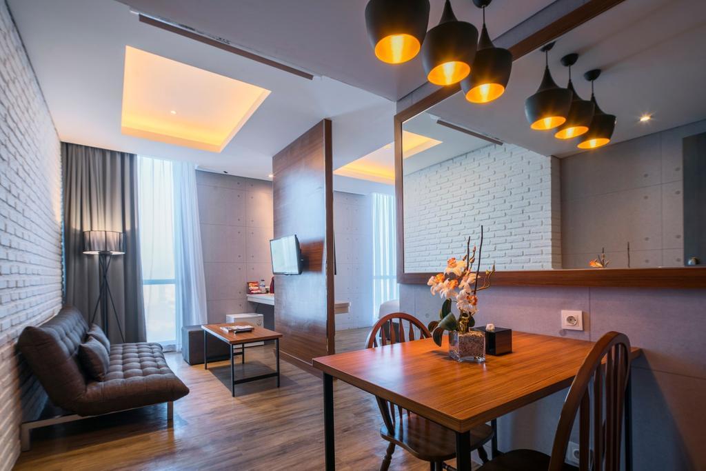 ลูมิเนอร์ โฮเทล เจมูร์ซารี Hotel สุราบายา ภายนอก รูปภาพ