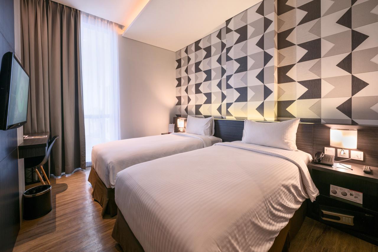 ลูมิเนอร์ โฮเทล เจมูร์ซารี Hotel สุราบายา ภายนอก รูปภาพ