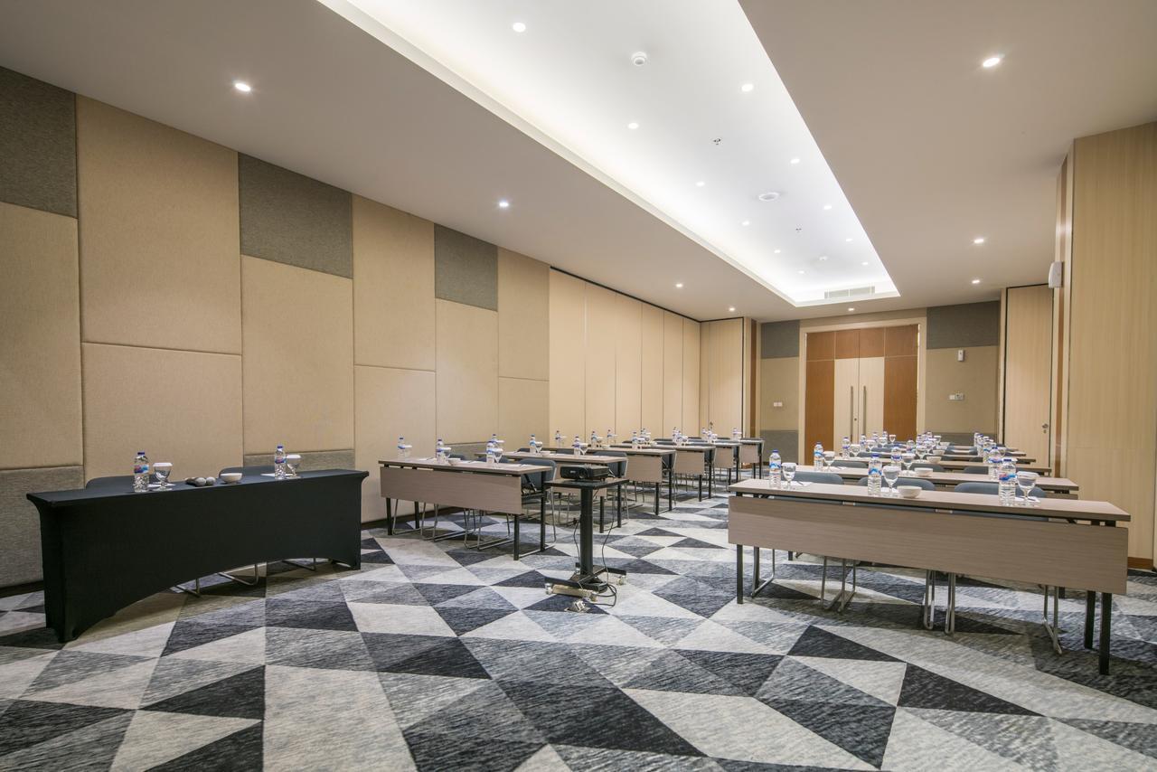 ลูมิเนอร์ โฮเทล เจมูร์ซารี Hotel สุราบายา ภายนอก รูปภาพ